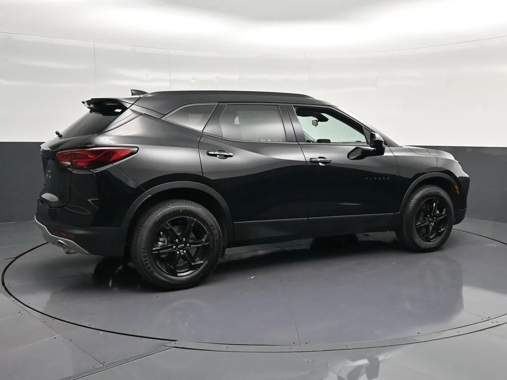 2024 Chevrolet Blazer LT photo 3