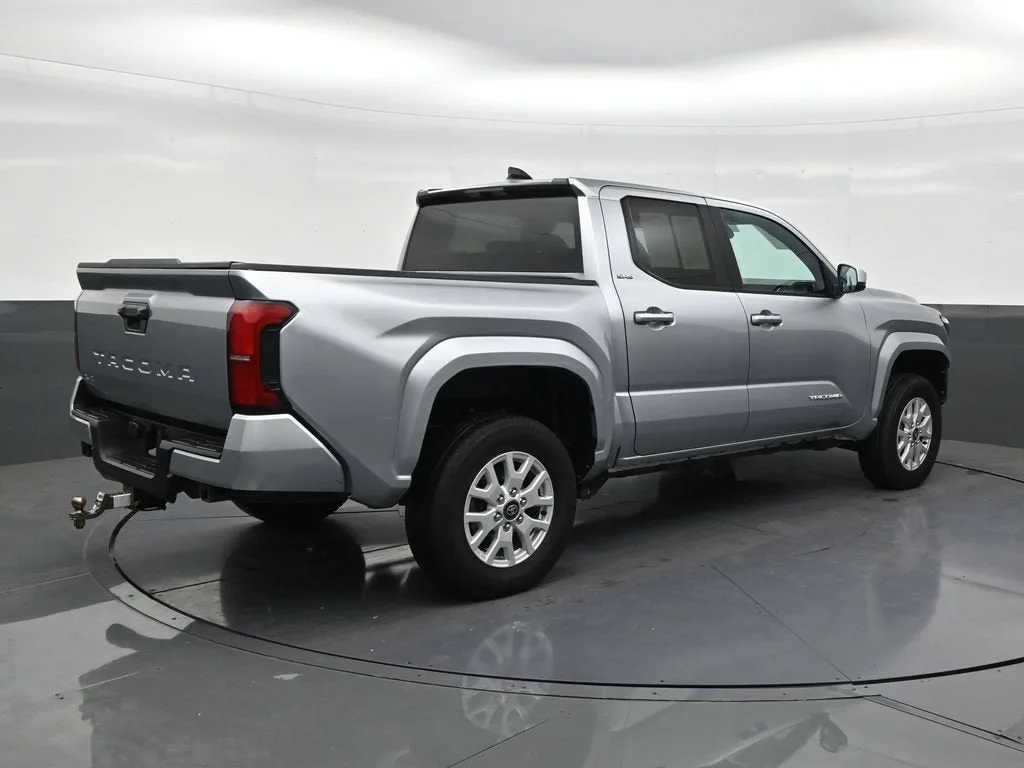 2024 Toyota Tacoma SR5 photo 5