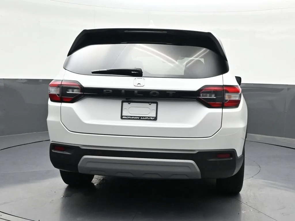 2024 Honda Pilot EX-L 7 Passenger photo 4
