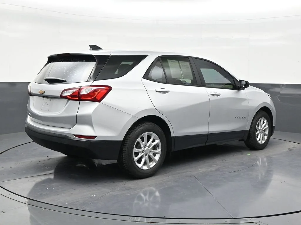 2021 Chevrolet Equinox LS photo 5