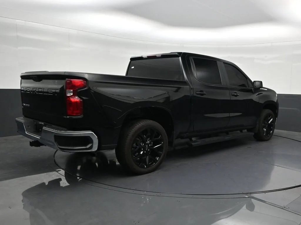 2024 Chevrolet Silverado 1500 LT photo 5