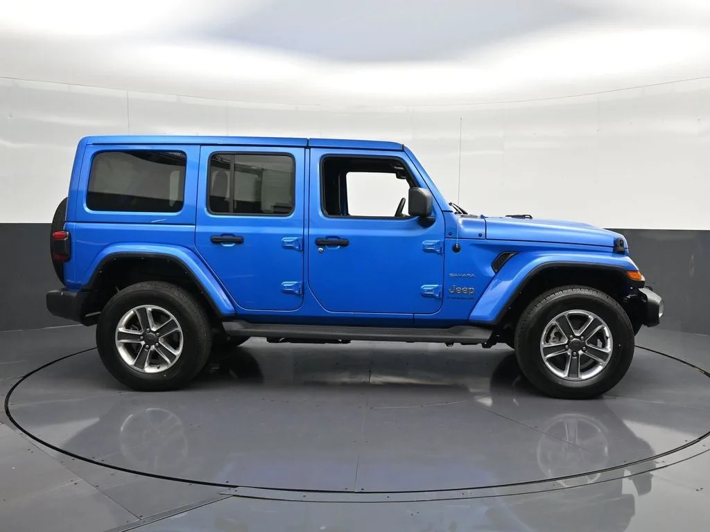 2023 Jeep Wrangler Sahara photo 4