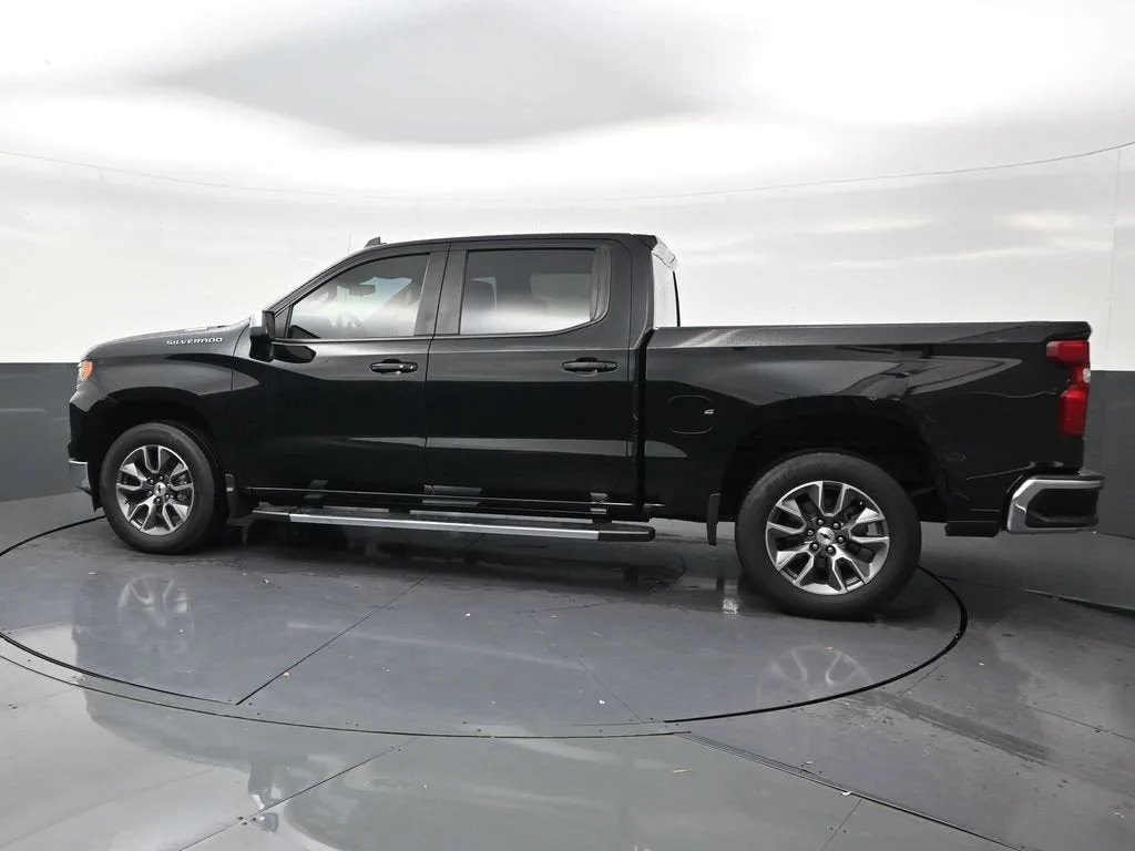 2024 Chevrolet Silverado 1500 LT photo 2