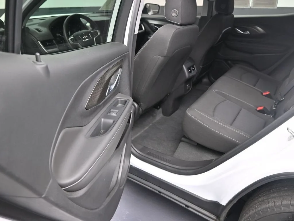 2024 GMC Terrain SLE photo 10