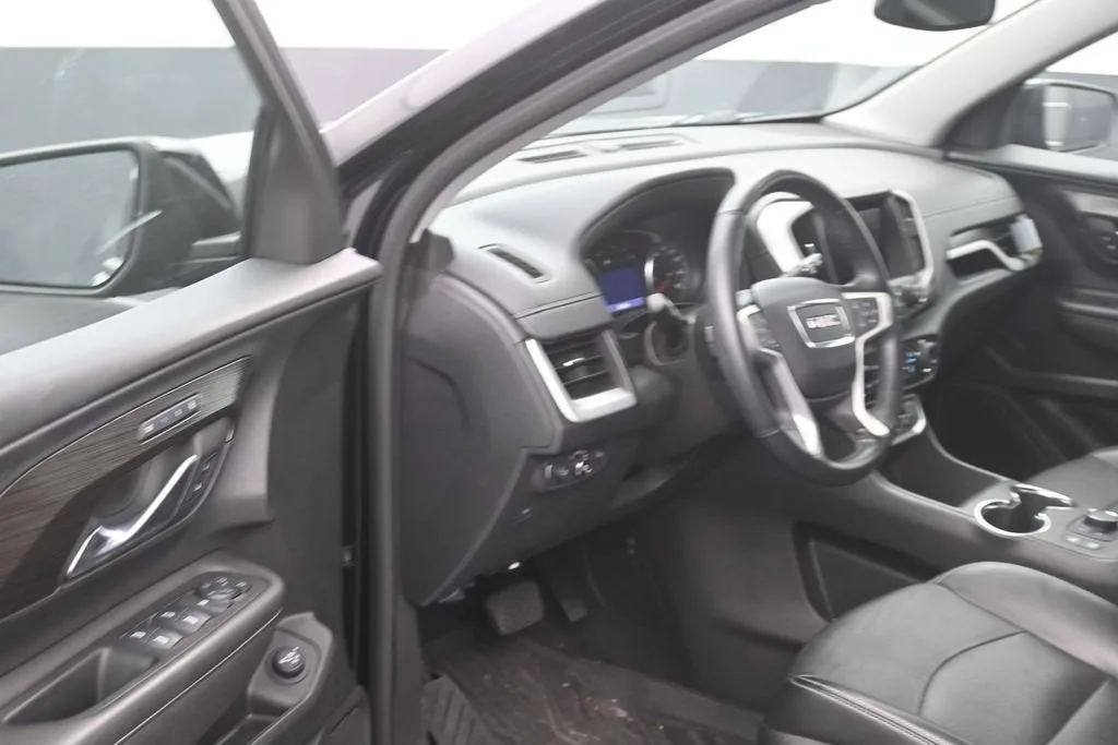 2023 GMC Terrain SLT photo 11