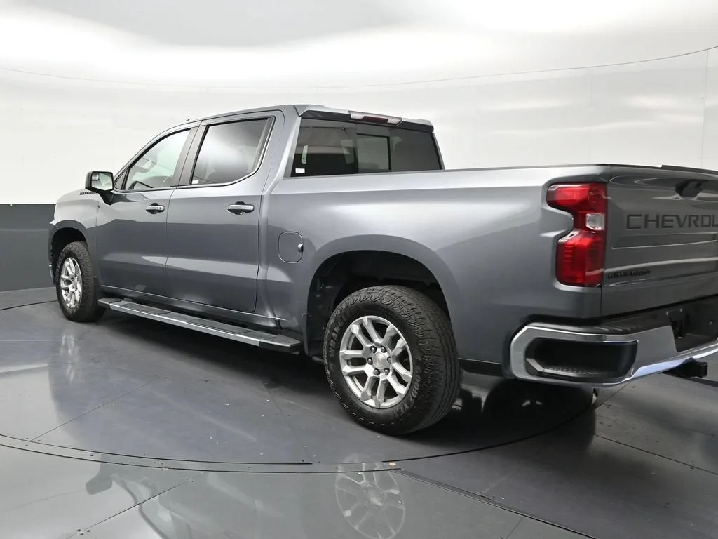 2021 Chevrolet Silverado 1500 LT photo 3