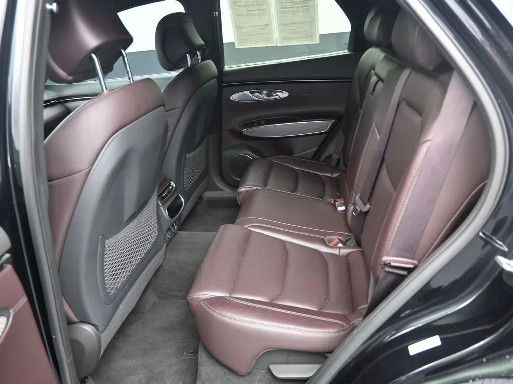 2022 Genesis GV70 2.5T AWD photo 11
