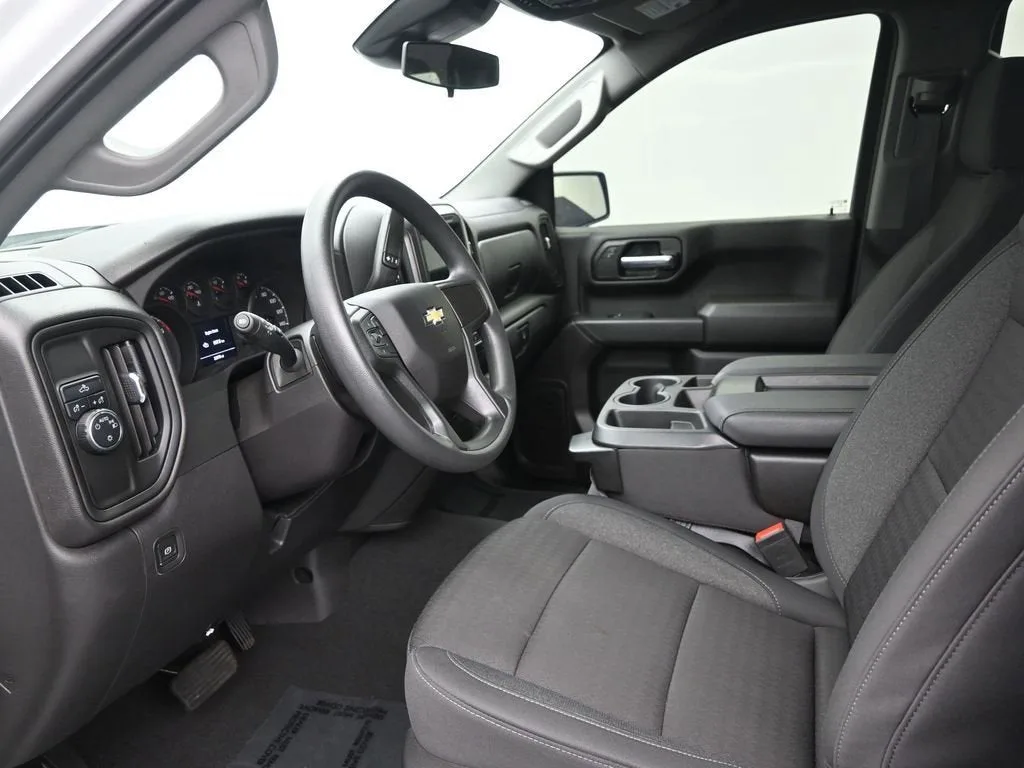 2024 Chevrolet Silverado 1500 Custom photo 11