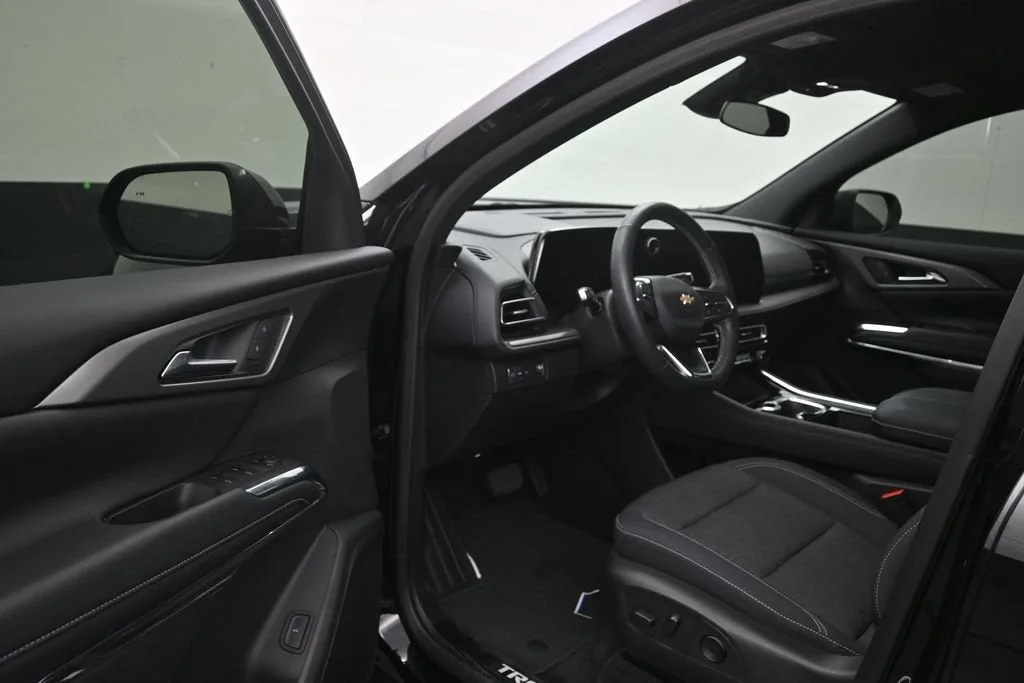 2025 Chevrolet Traverse LT photo 10