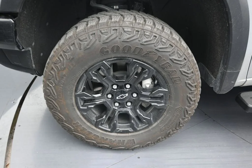 2025 Chevrolet Silverado 1500 ZR2 photo 9