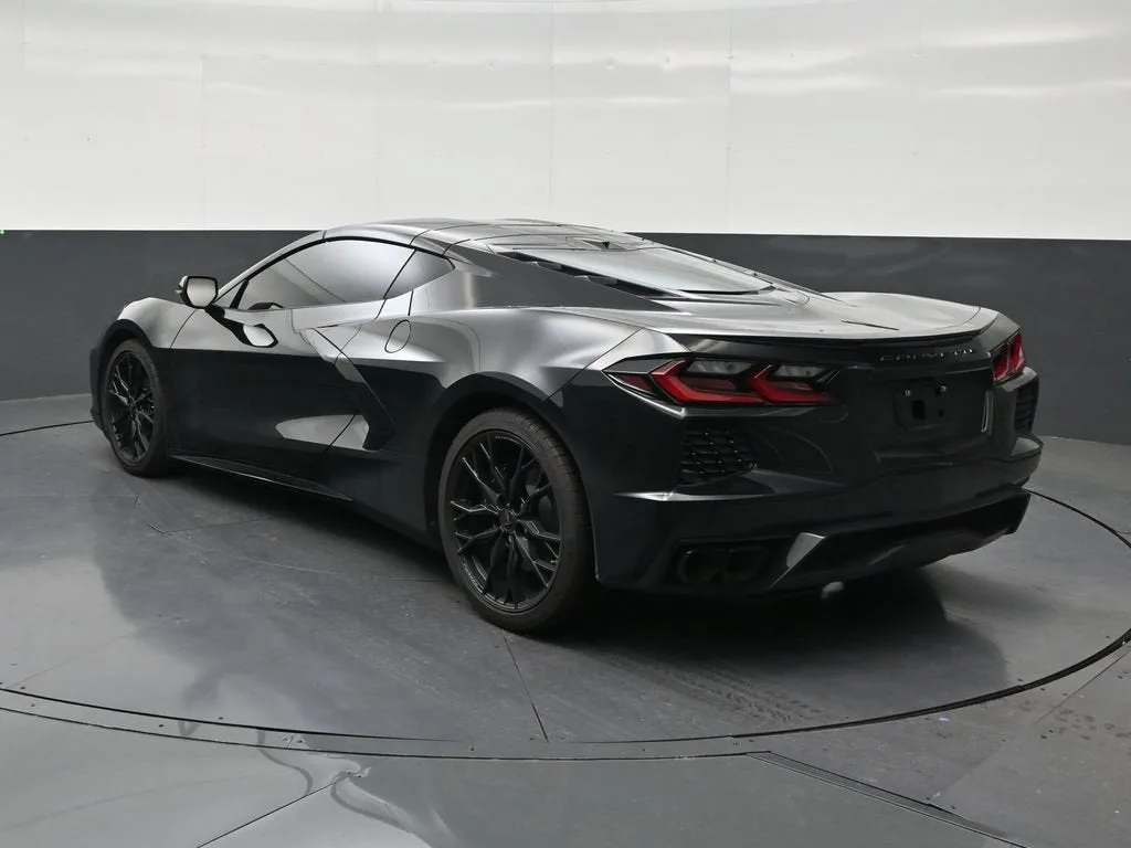 2025 Chevrolet Corvette Stingray 2LT photo 3