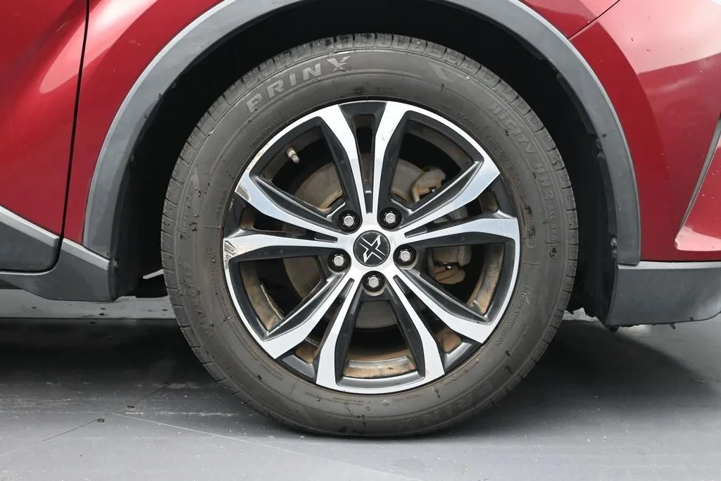2019 Toyota C-HR LE photo 9