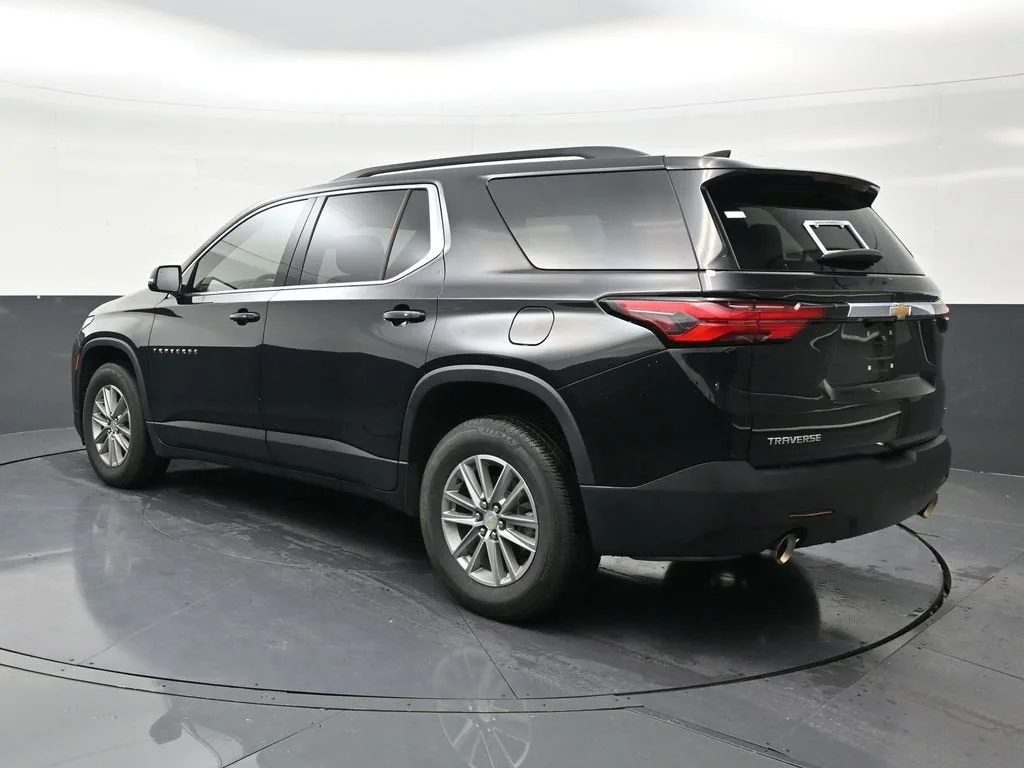 2023 Chevrolet Traverse LT Cloth photo 3