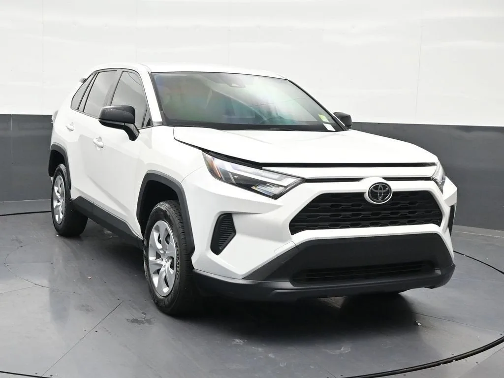 2023 Toyota RAV4 LE photo 8