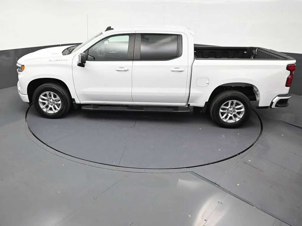 2023 Chevrolet Silverado 1500 RST photo 10