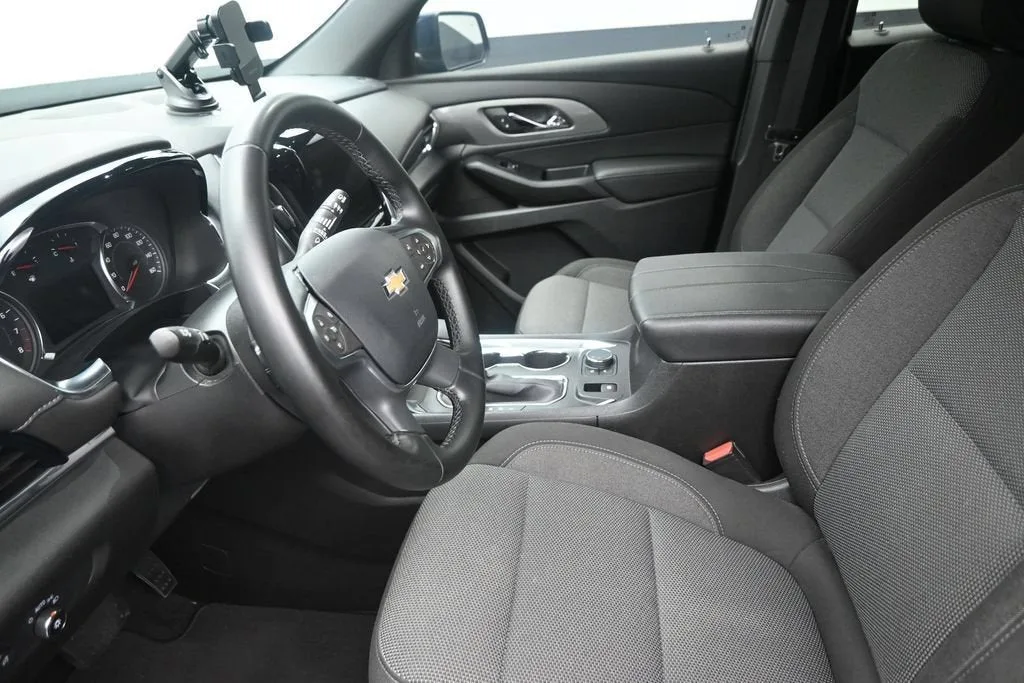 2023 Chevrolet Traverse LT Cloth photo 12