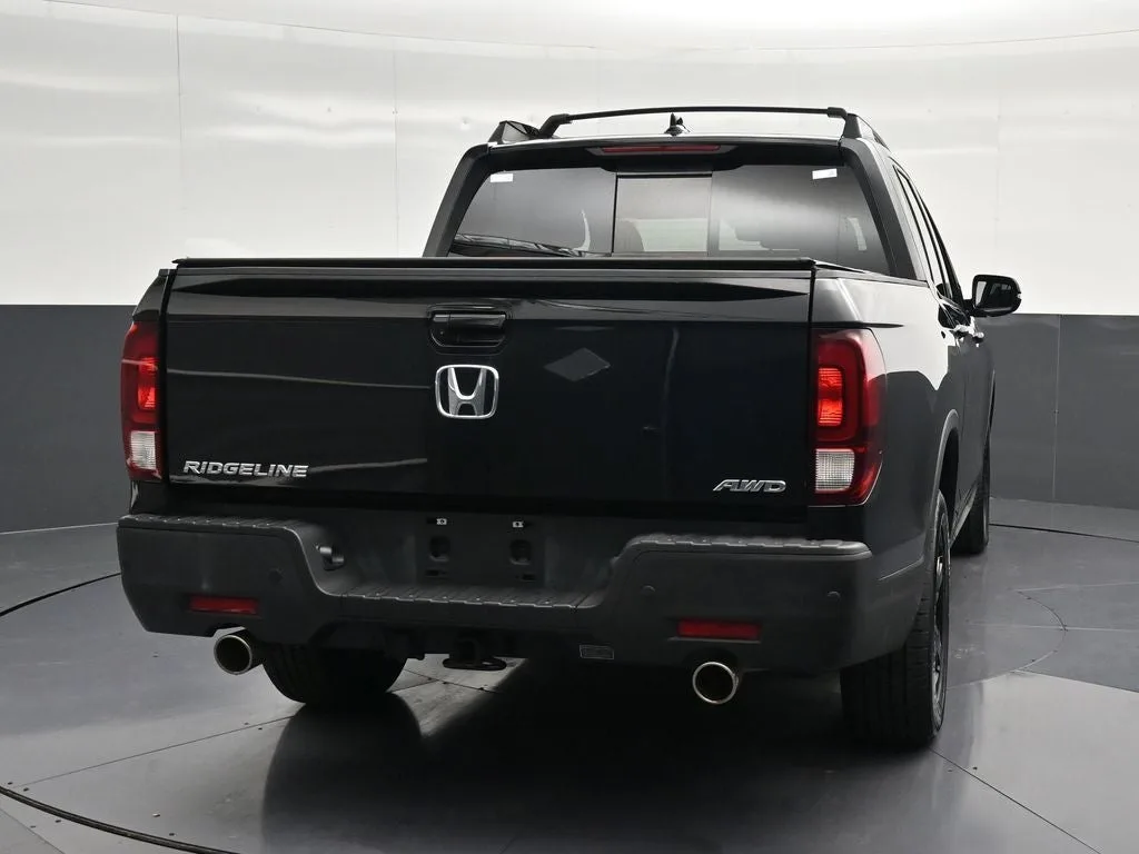 2023 Honda Ridgeline Black Edition photo 2