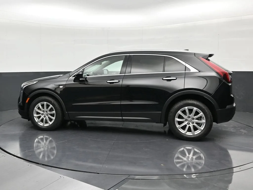 2023 Cadillac XT4 Luxury photo 2