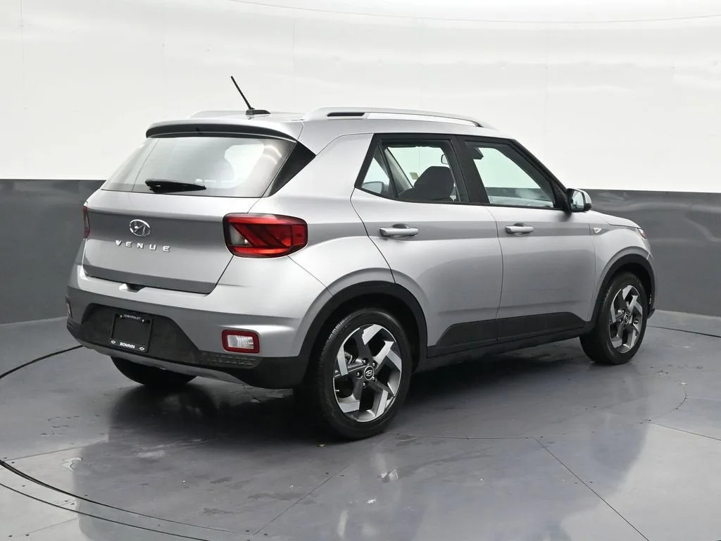 2023 Hyundai Venue SEL photo 5