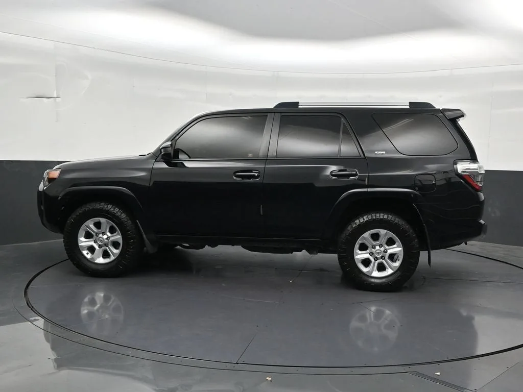 2021 Toyota 4Runner SR5 photo 2