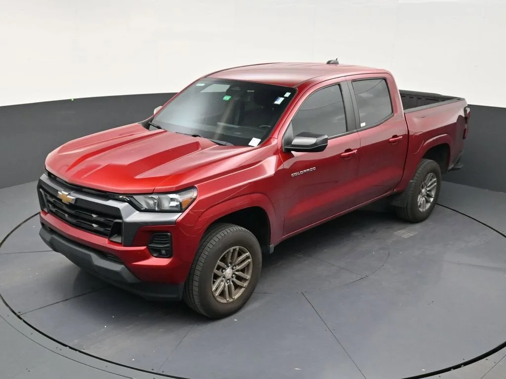 2023 Chevrolet Colorado LT photo 12