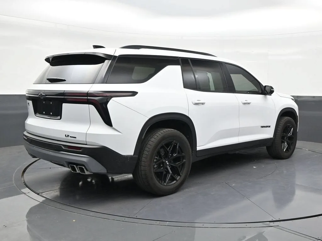2024 Chevrolet Traverse LT photo 5