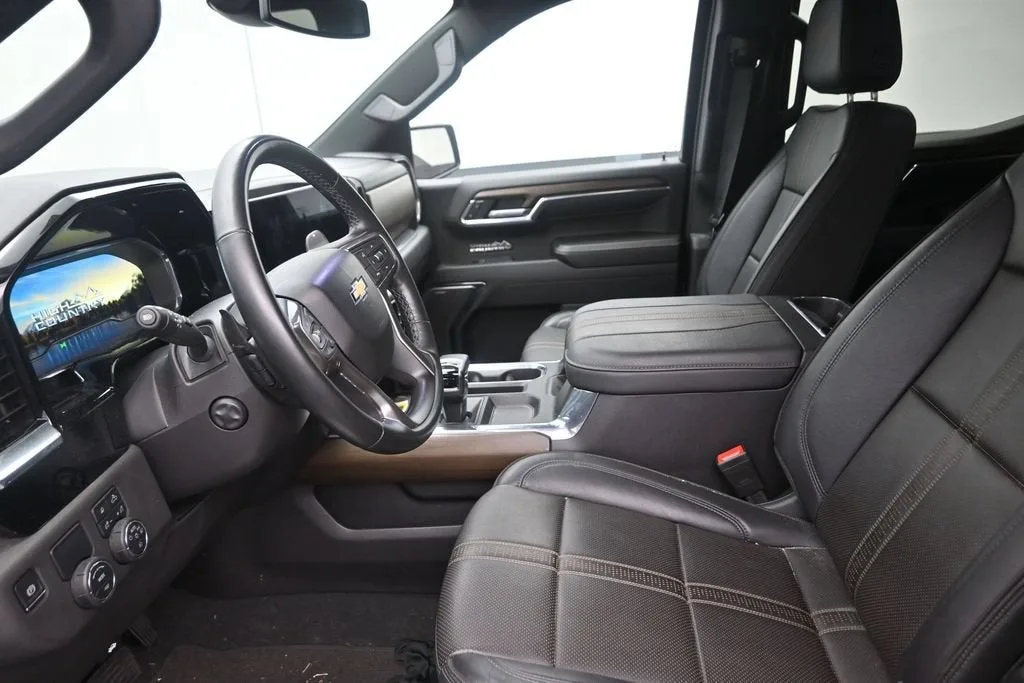 2024 Chevrolet Silverado 1500 High Country photo 12