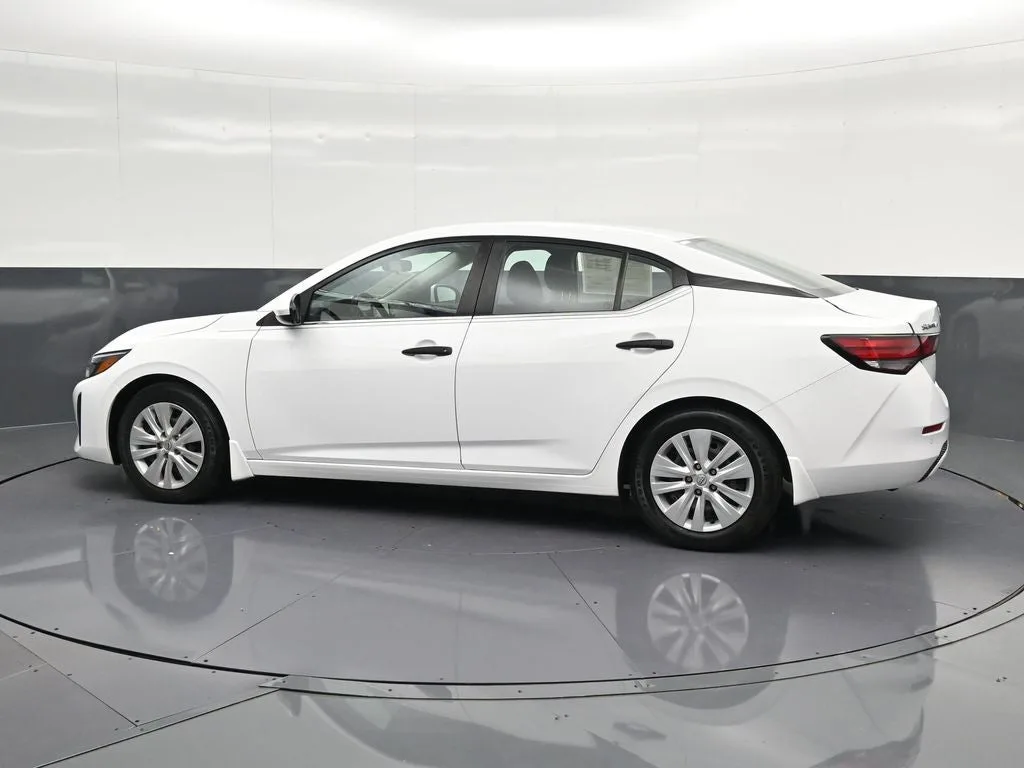 2024 Nissan Sentra S photo 8