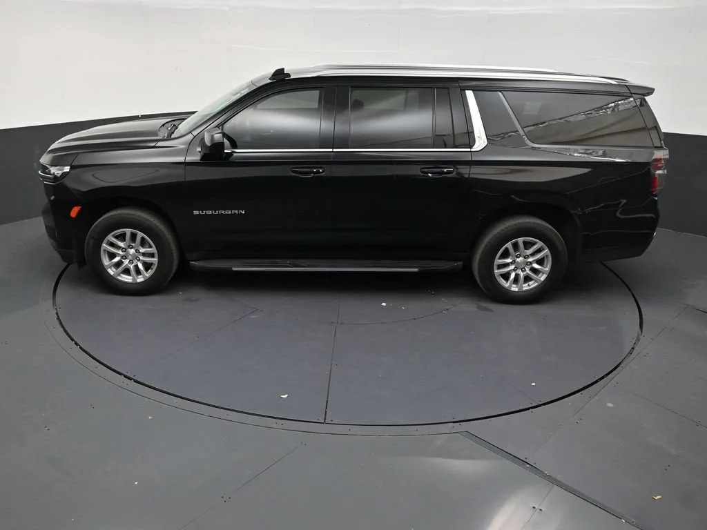 2024 Chevrolet Suburban LS photo 12