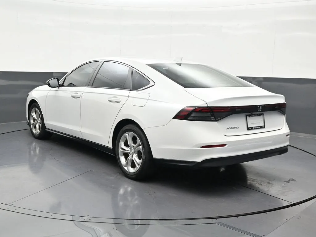 2023 Honda Accord LX photo 3