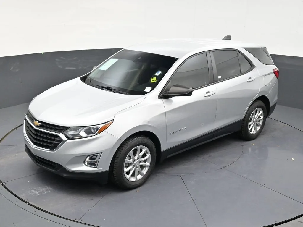 2021 Chevrolet Equinox LS photo 12