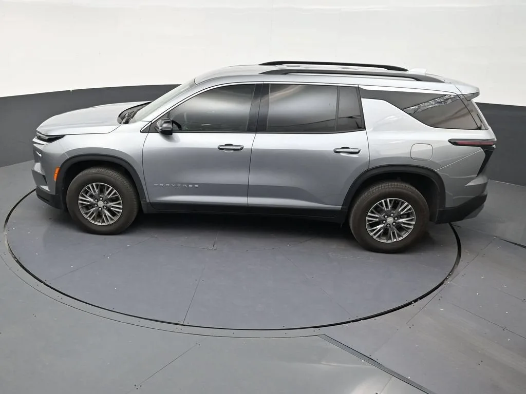2026 Chevrolet Traverse LT photo 12