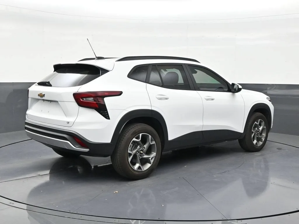 2026 Chevrolet Trax LT photo 5