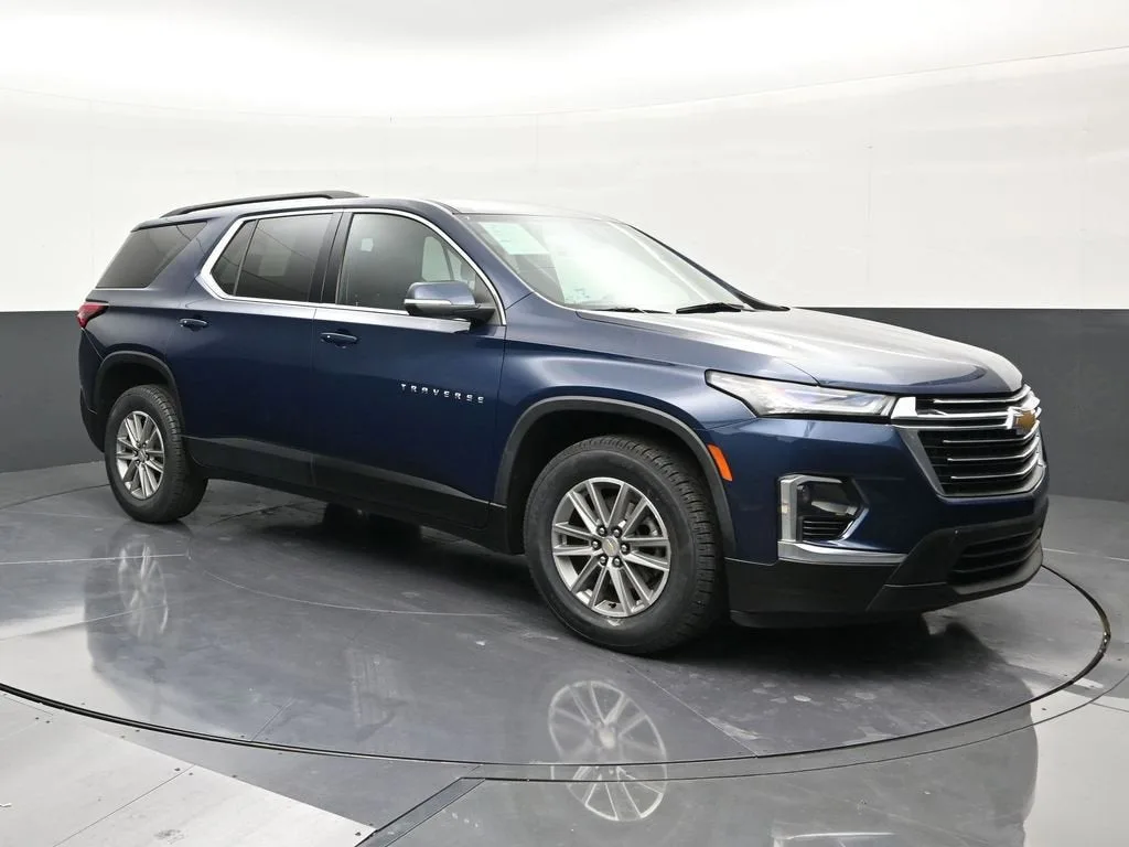 2023 Chevrolet Traverse LT Cloth photo 7