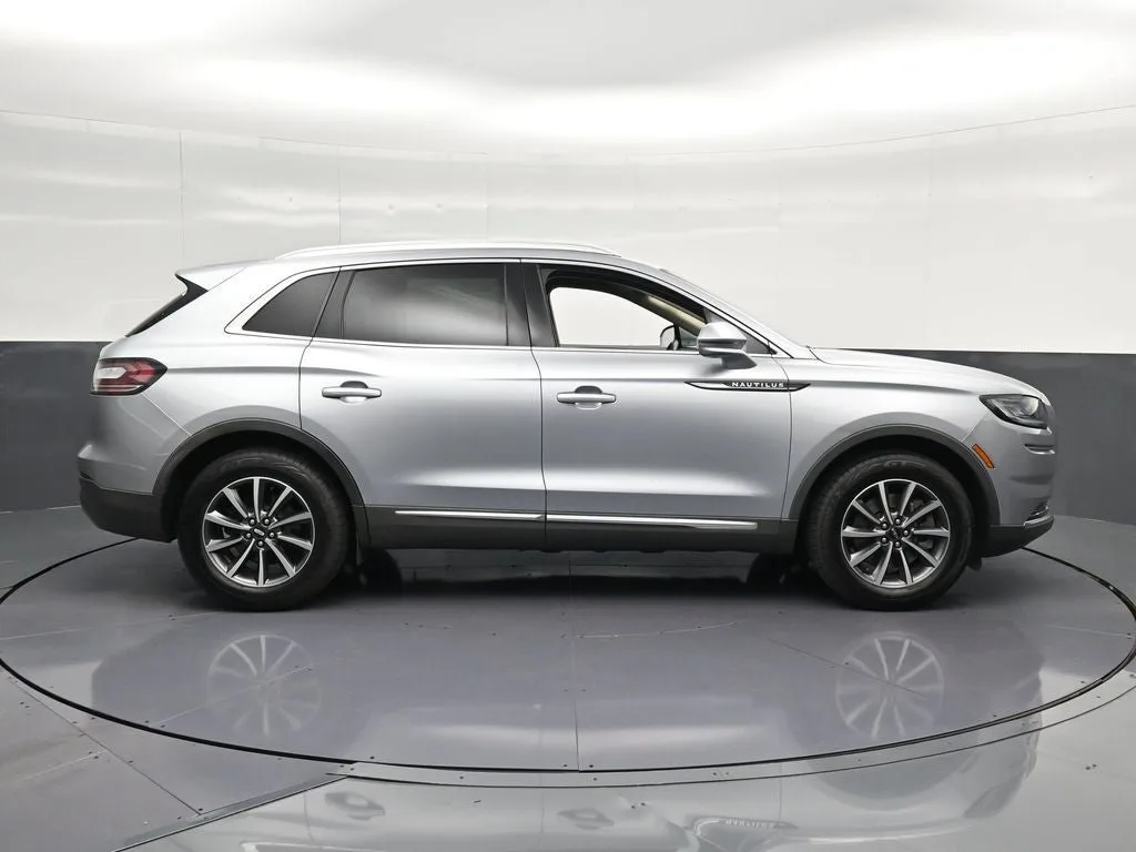 2021 Lincoln Nautilus Standard photo 4