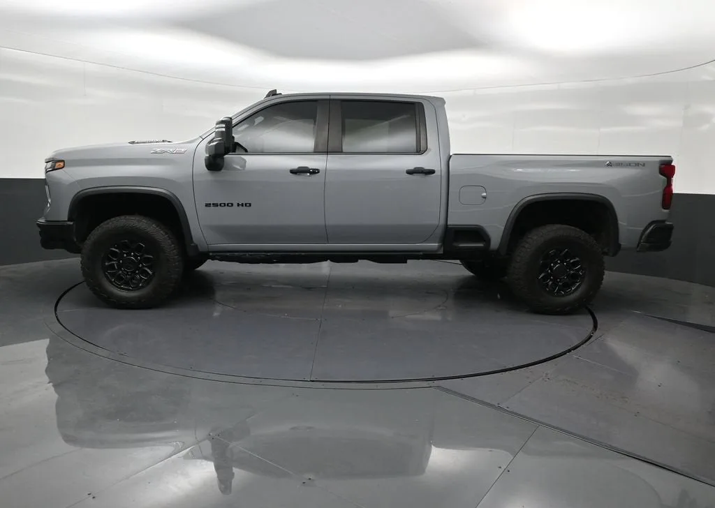 2024 Chevrolet Silverado 2500 HD ZR2 photo 2