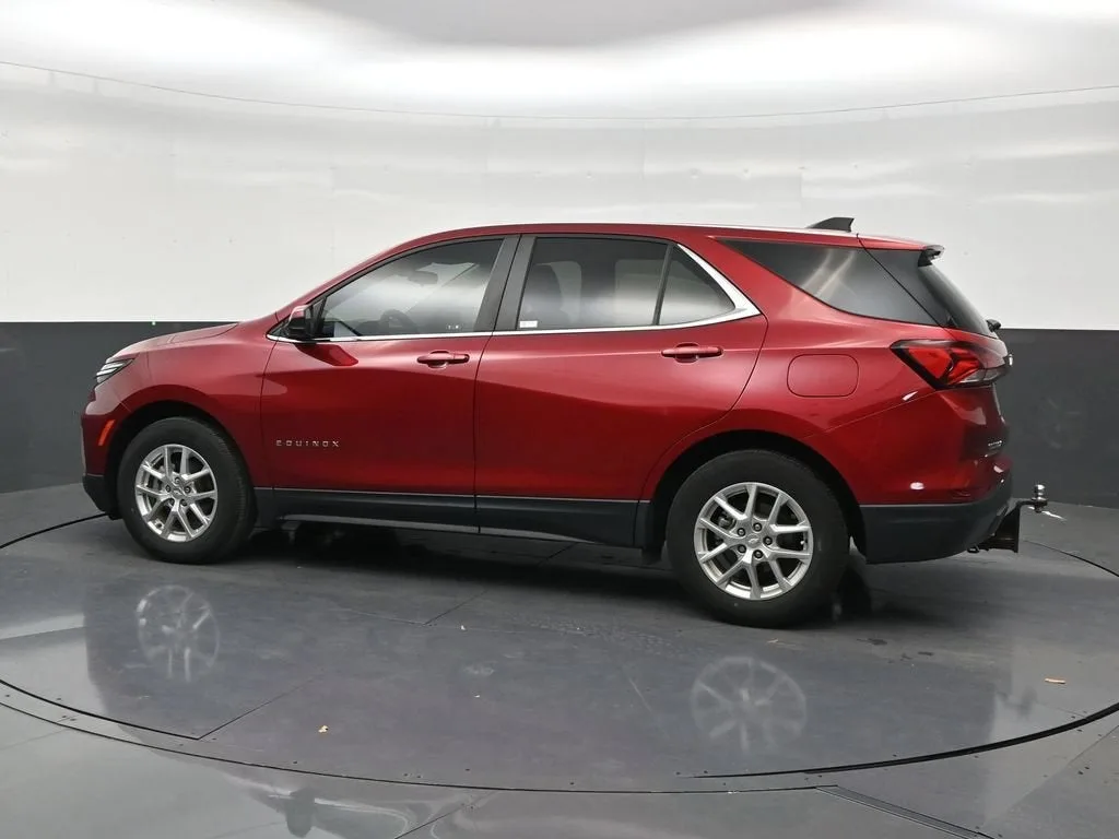 2022 Chevrolet Equinox LT photo 2