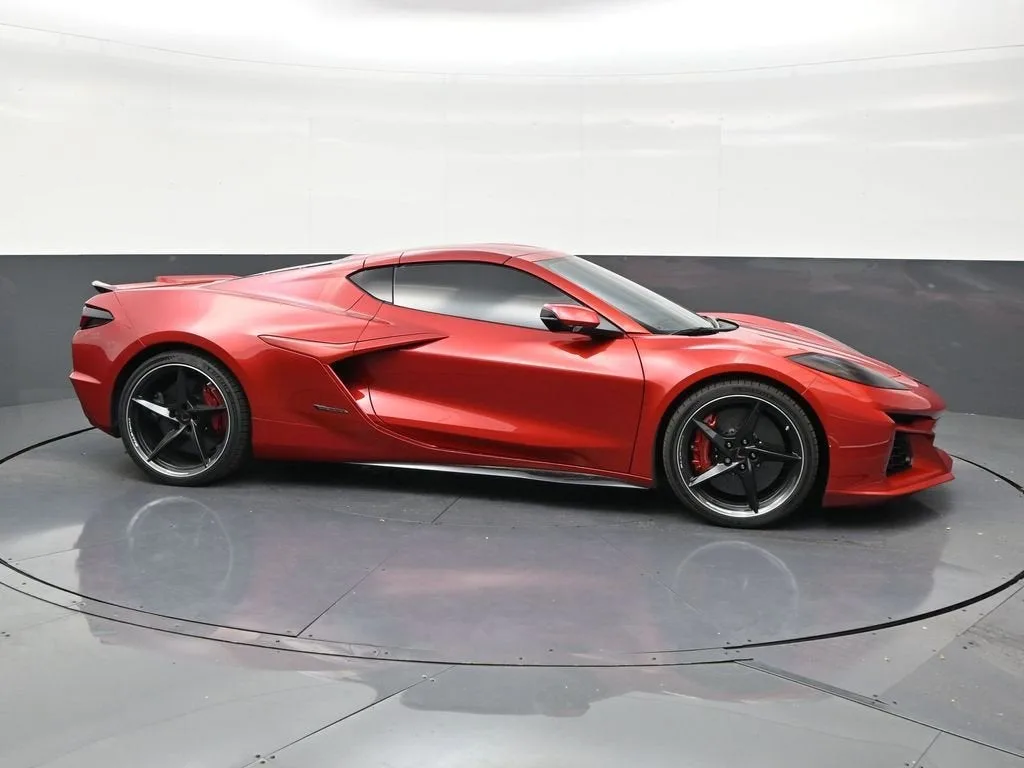 2025 Chevrolet Corvette E-Ray 2LZ photo 6