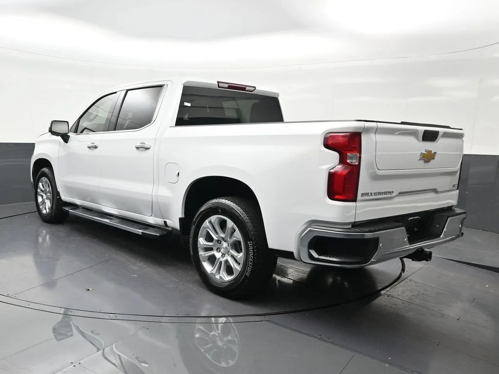 2025 Chevrolet Silverado 1500 LTZ photo 3