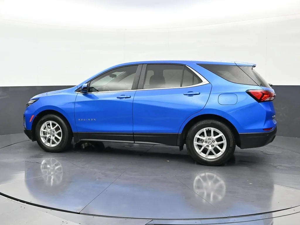 2024 Chevrolet Equinox LT photo 2