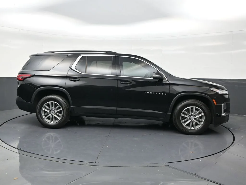 2023 Chevrolet Traverse LT Leather photo 6
