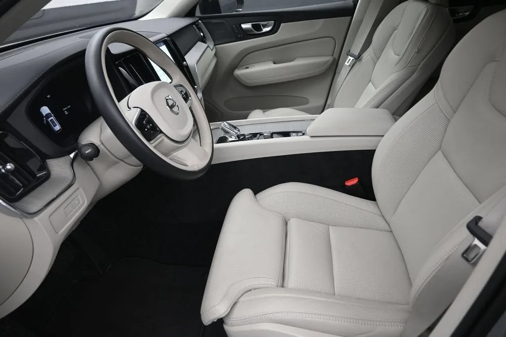 2024 Volvo XC60 Recharge Plug-In Hybrid T8 Ultimate Dark Theme photo 12