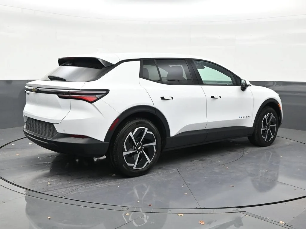 2025 Chevrolet Equinox EV LT photo 5