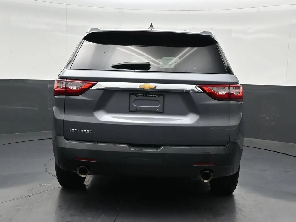2021 Chevrolet Traverse LS photo 4