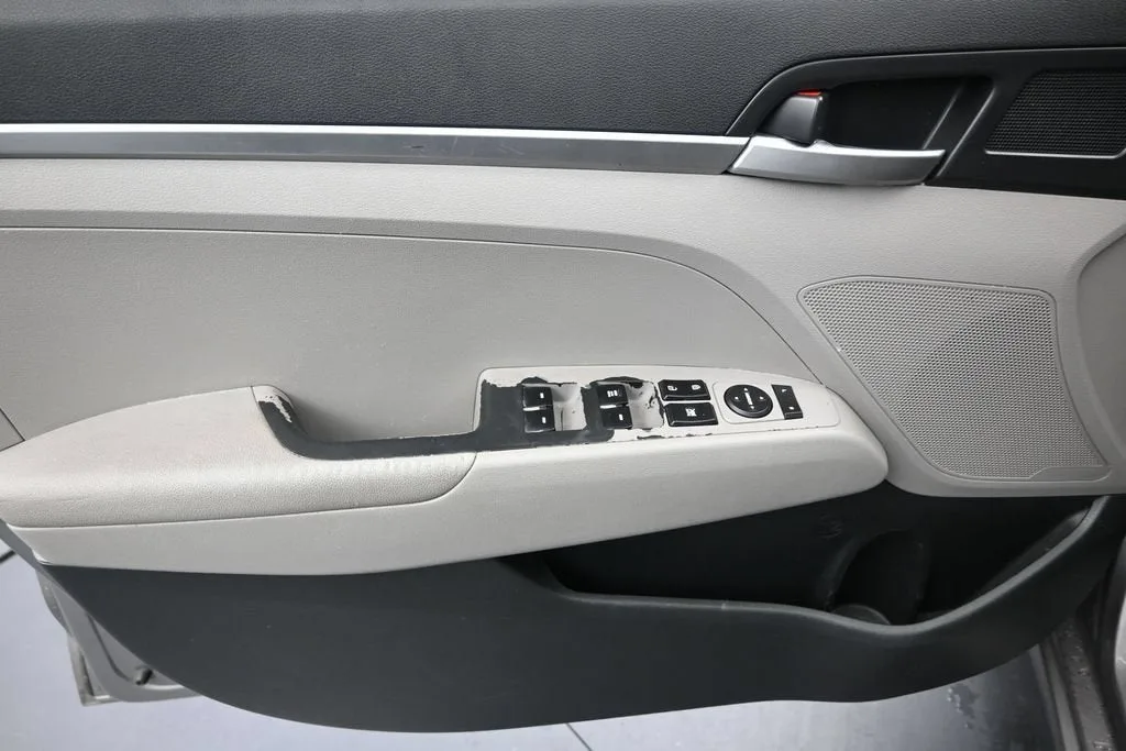 2020 Hyundai Elantra SE photo 11