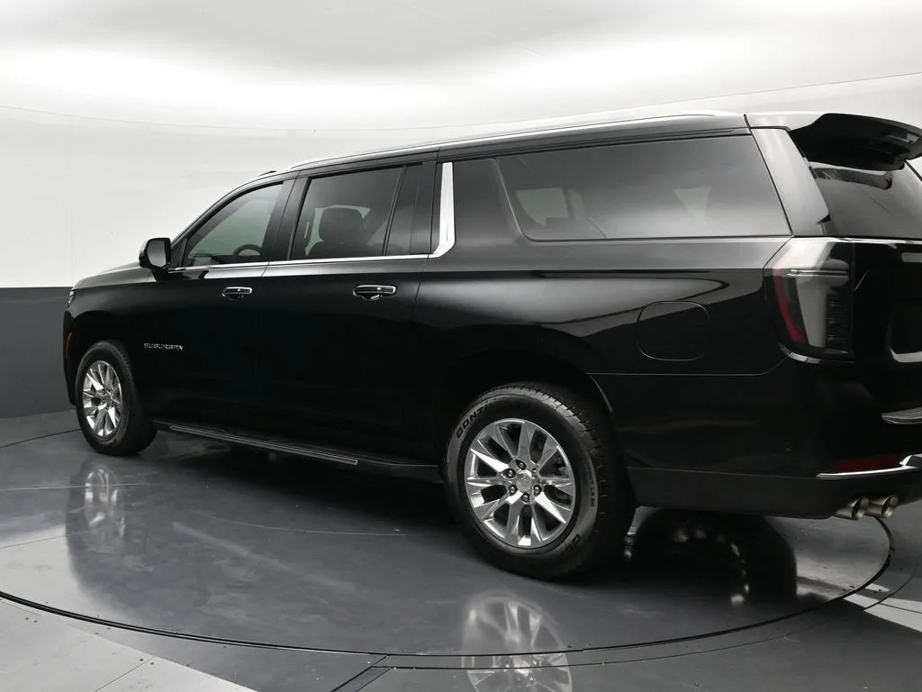 2026 Chevrolet Suburban Premier photo 3