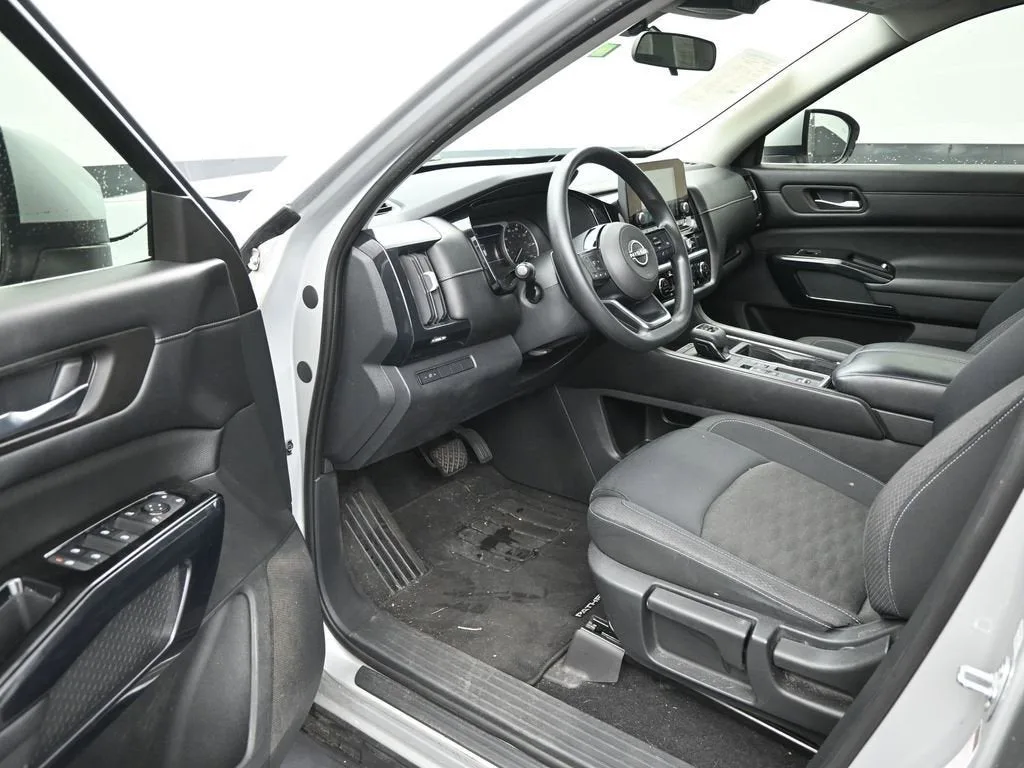 2022 Nissan Pathfinder S 2WD photo 10