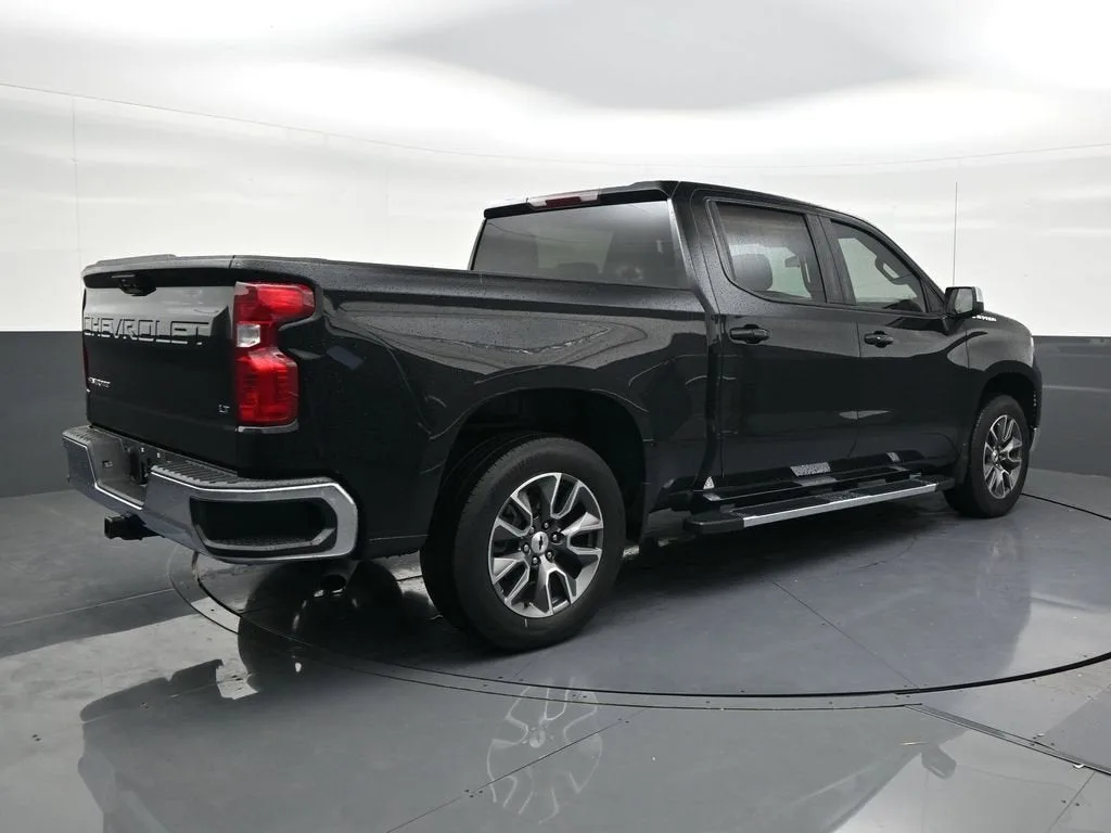 2024 Chevrolet Silverado 1500 LT photo 5