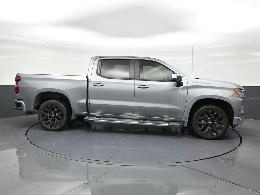 2024 Chevrolet Silverado 1500 LT photo 6