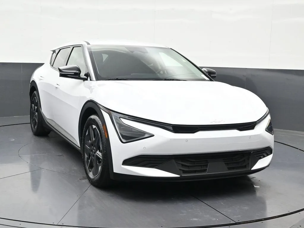 2025 Kia EV6 Light RWD photo 8